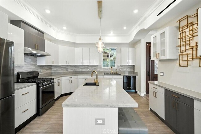 Building Photo - 201 N Reese Pl