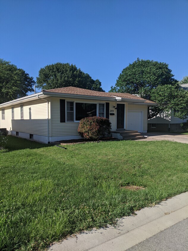 205 3rd Ave, Edwardsville, IL 62025 House Rental in Edwardsville, IL