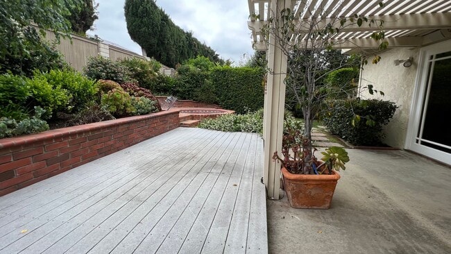 Building Photo - Wonderful 4 Bedroom 3 Bathroom Villa Park ...