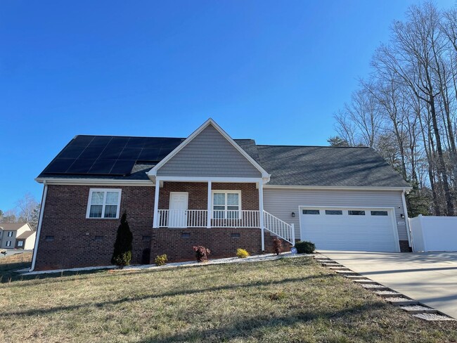 Foto del edificio - 3 bed 2.5 Bath home in Asheboro!