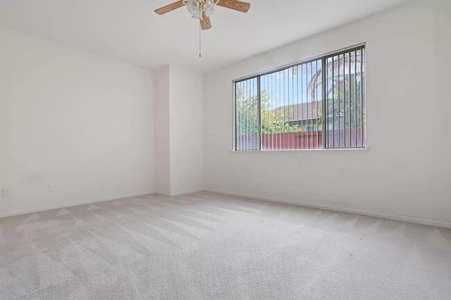 Foto del edificio - 4448 English Oaks Ave