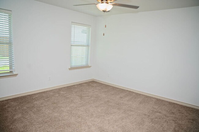 Building Photo - Entertain, Relax, and Enjoy West Texas Living