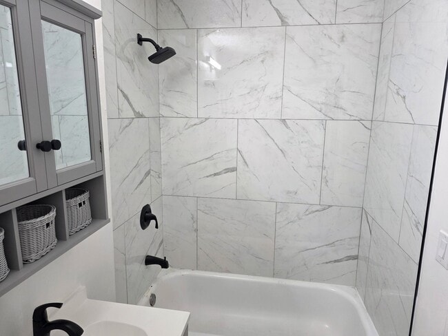 Foto del edificio - Riverside Apartments ::OPEN HOUSE::