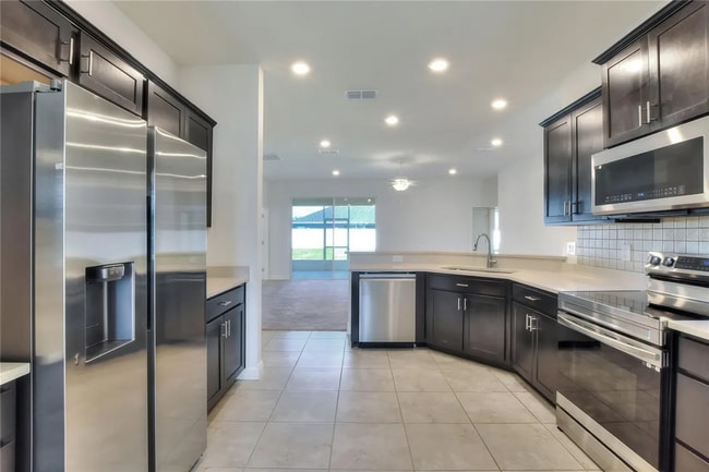 Building Photo - South Lakeland rental!