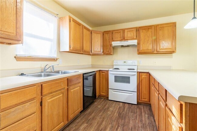 Foto del edificio - 210 Meadow Ct