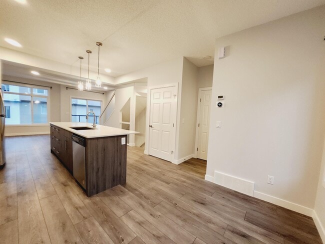 Building Photo - 804 Welsh Dr SW