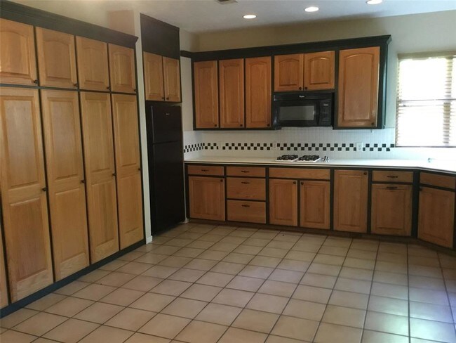 Building Photo - 710 Orleans Ct