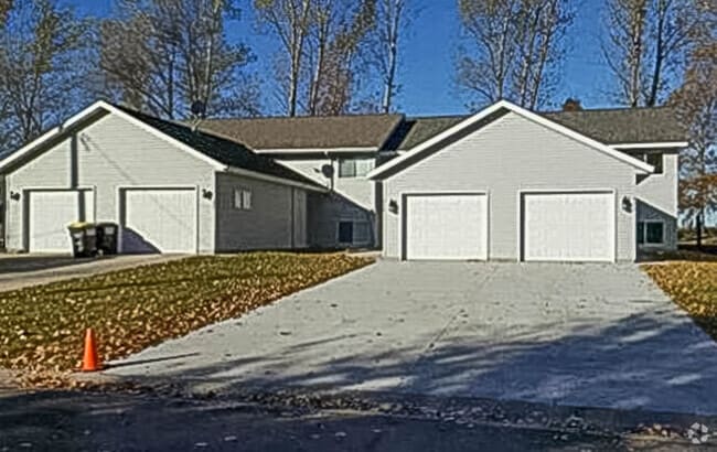 Building Photo - 220 Lakeview Dr