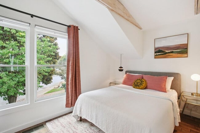 Building Photo - 71 Randolph St NE