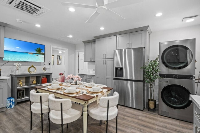 Foto del edificio - 10983 Parkdale Ave