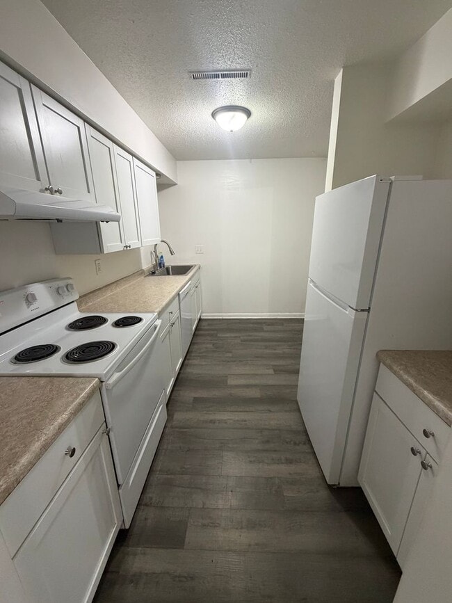 Foto del edificio - 3401 Blackhawk Rd