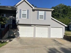 Building Photo - 6924 N Edison Ave