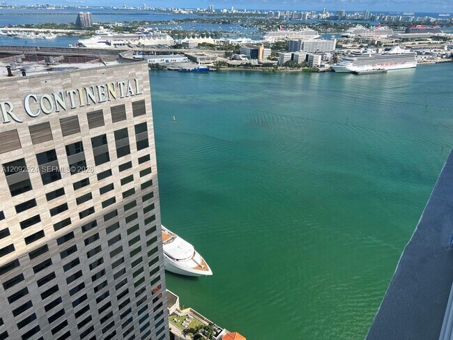 Foto del edificio - 335 S Biscayne Blvd