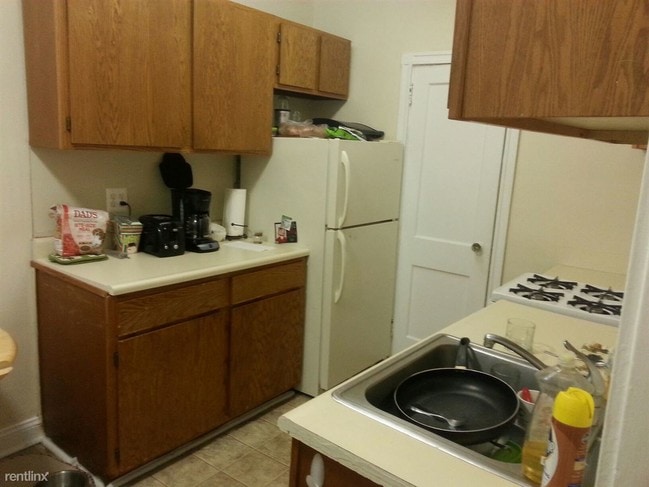 Building Photo - 4740 Pine St