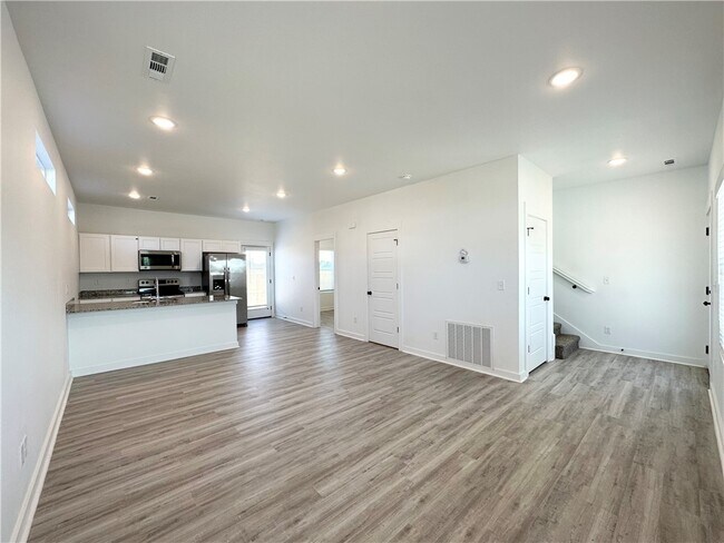 Building Photo - 1070 Boardwalk Ave