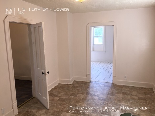 Building Photo - Amazing south side 2br lower available now!