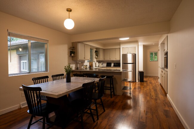 Foto del edificio - 5205 Faircrest Ln