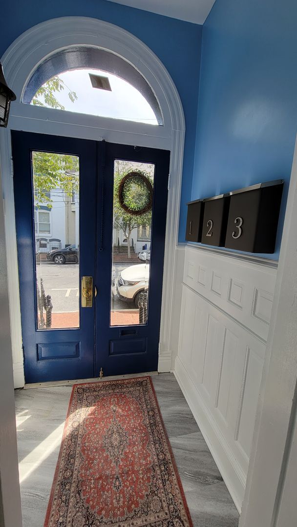 Building Photo - Charming Apartment in Downtown Frederick