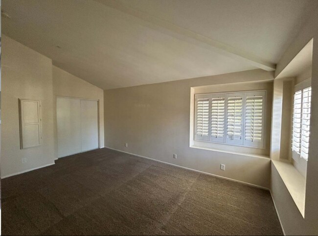 Foto del edificio - 9324 Burnet Ave