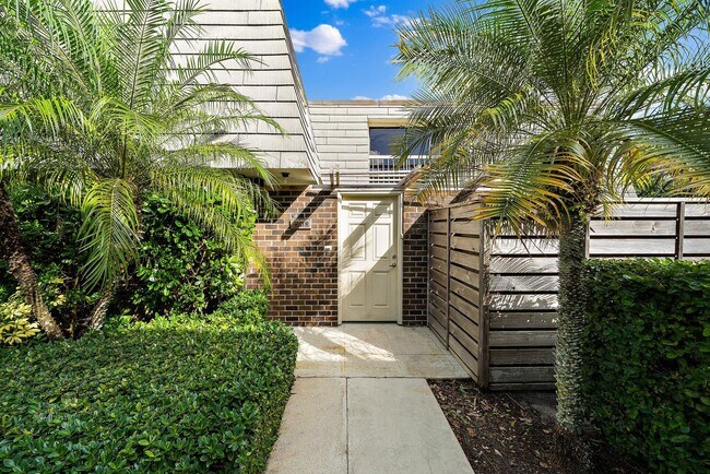 Building Photo - 708 7th Terrace