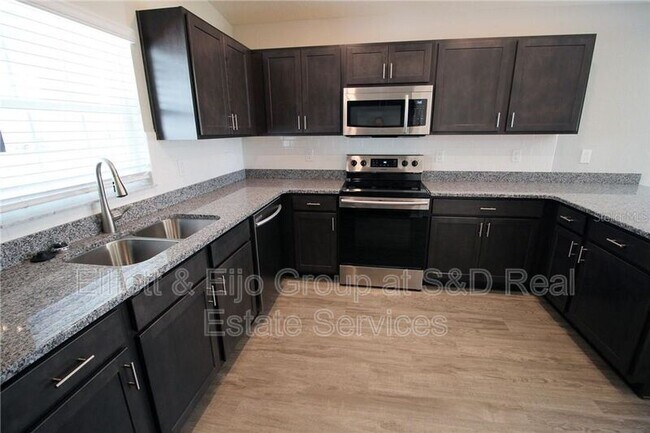 Foto del edificio - 4125 Red Fern Ln