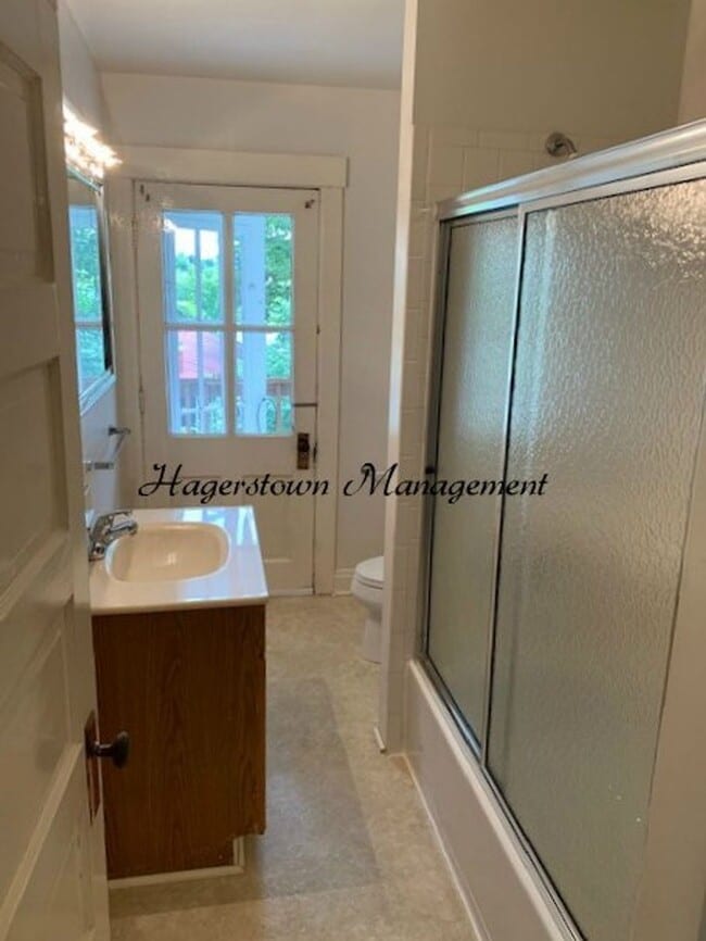 Building Photo - 604 Highland Way