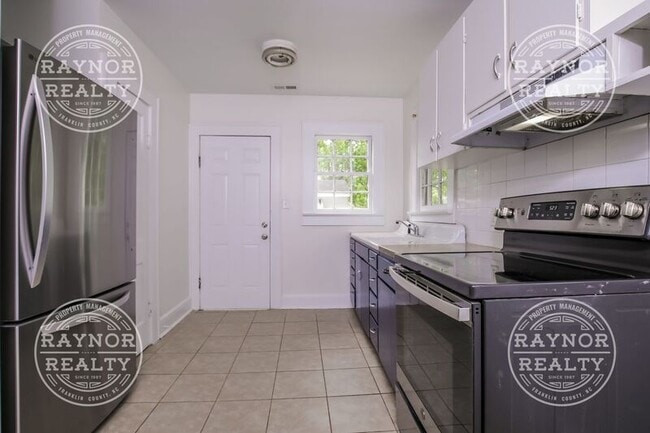 Building Photo - 206 Layton St