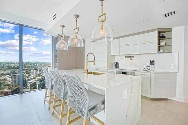 Foto del edificio - 650 NE 32nd St