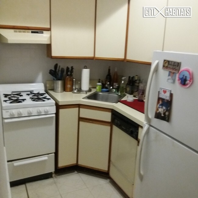 Foto del edificio - 529 E 88th St
