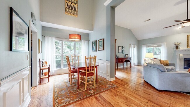 Foto del edificio - 348 Red Feather Ln