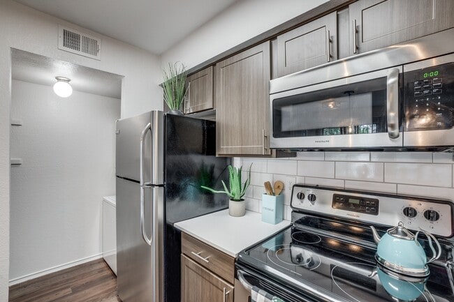 Building Photo - Tenison at White Rock