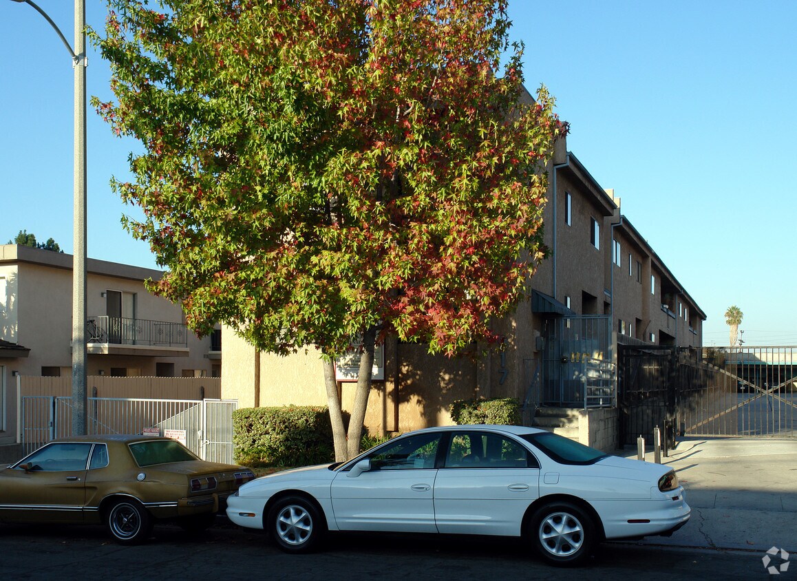 Building Photo - 917 Enterprise Ave