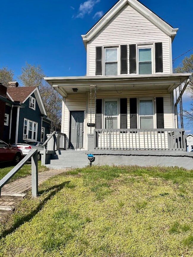 Photo - 120 65th St W House