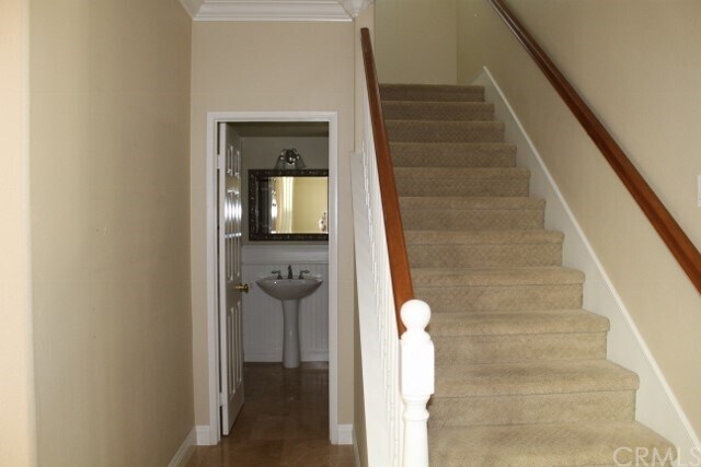 Foto del edificio - 19 Sandy Pond Rd
