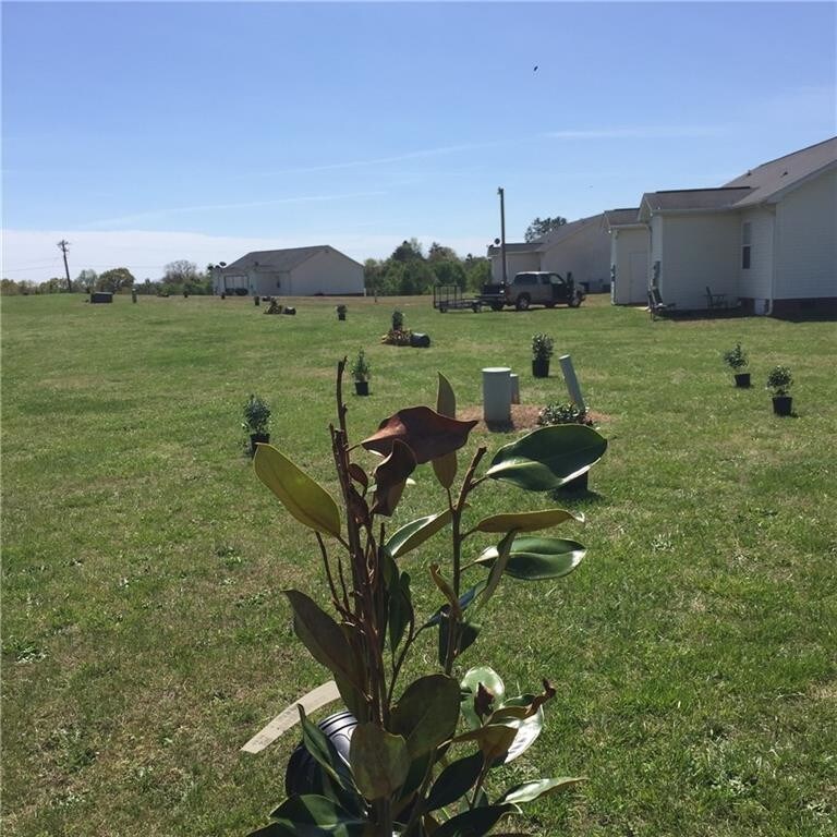 Foto del edificio - 442 Hunt Rd