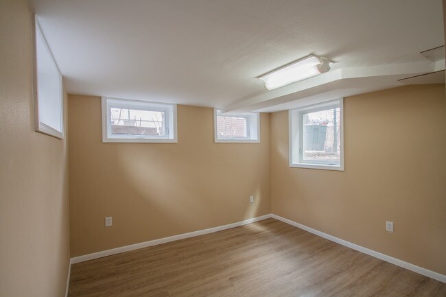 Foto del edificio - 419 Washburn Pl