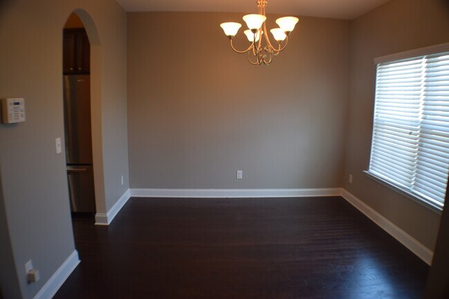 Foto del edificio - Beautiful home featuring 4 bedrooms, 2.5 bath and a loft.