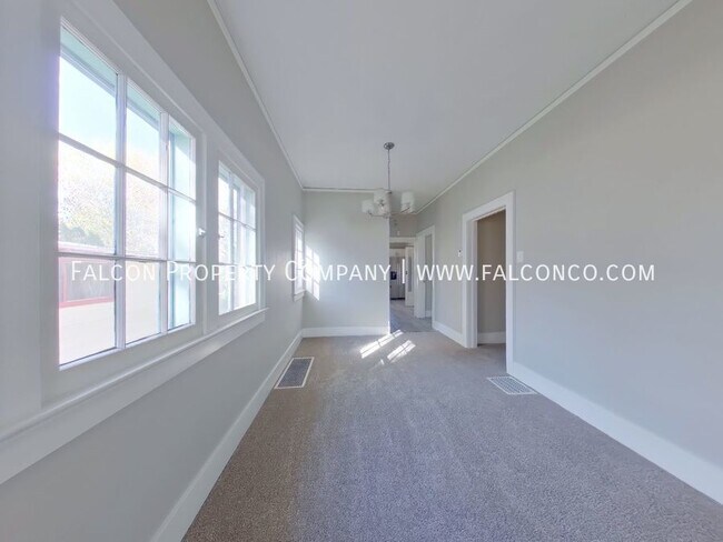 Foto del edificio - Marvelous Downtown Home! - Available Now!