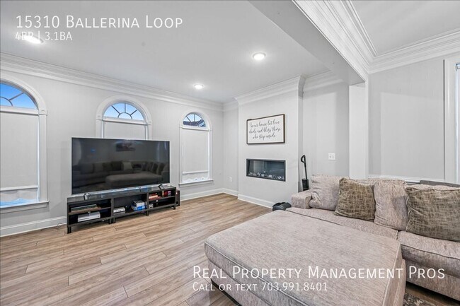 Foto del edificio - 15310 Ballerina Lp