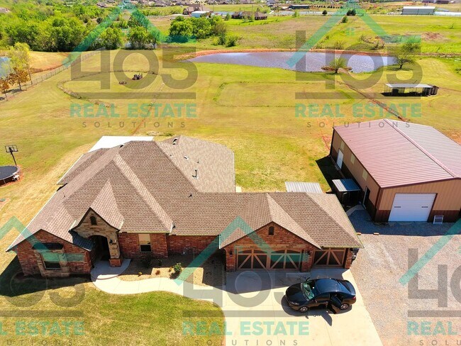 Building Photo - 3 Bedroom/3 Bathroom with bonus space in OKC