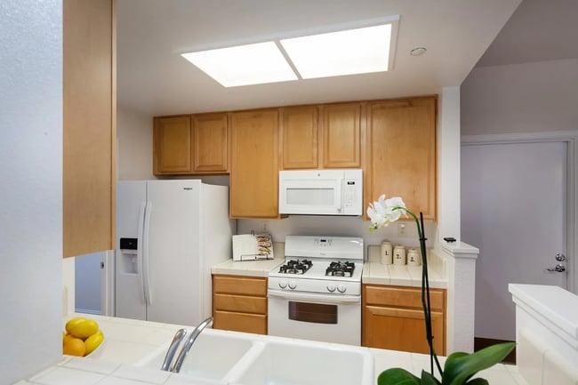 Building Photo - A bright and well-maintained 1-bedroom, 1-...