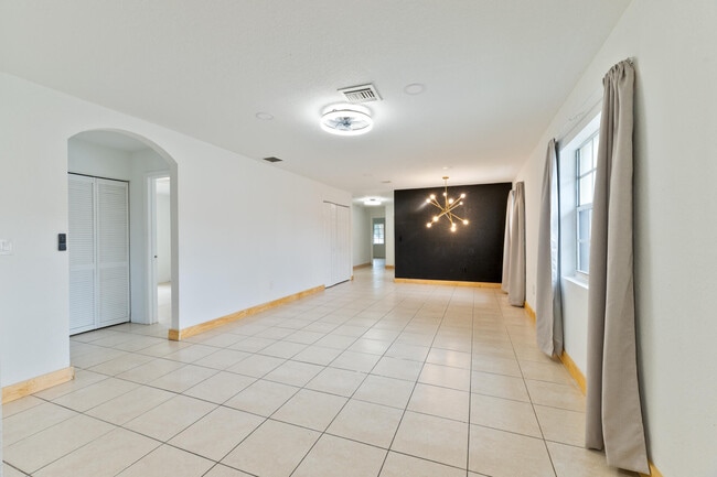Foto del edificio - 289 SW 3rd Ct