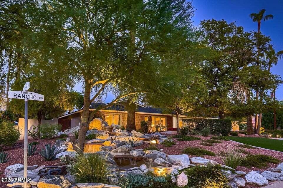Primary Photo - 2218 E Rancho Dr