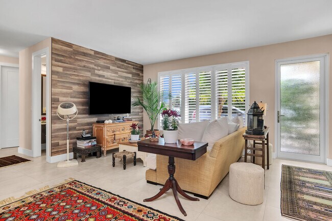 Foto del edificio - 5811 NE 22nd Way