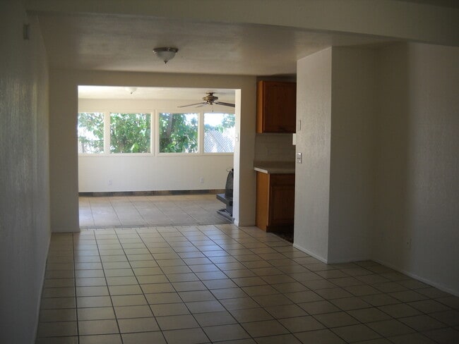 Building Photo - 3BR/1BA, 981 sq.ft. rental in Sierra Vista...