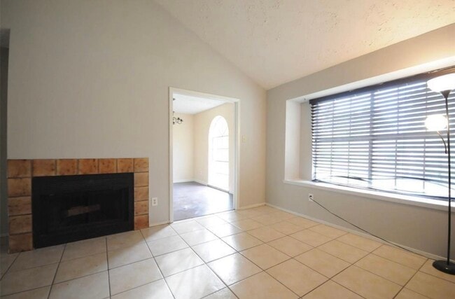 Foto del edificio - 3727 Meadow Pl Dr