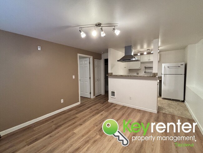 Foto del edificio - Cozy 1 Bedroom Triplex Near Downtown Tacoma and Pacific Avenue