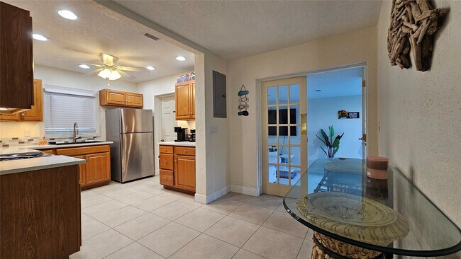 Foto del edificio - 436 NE 25th Ave