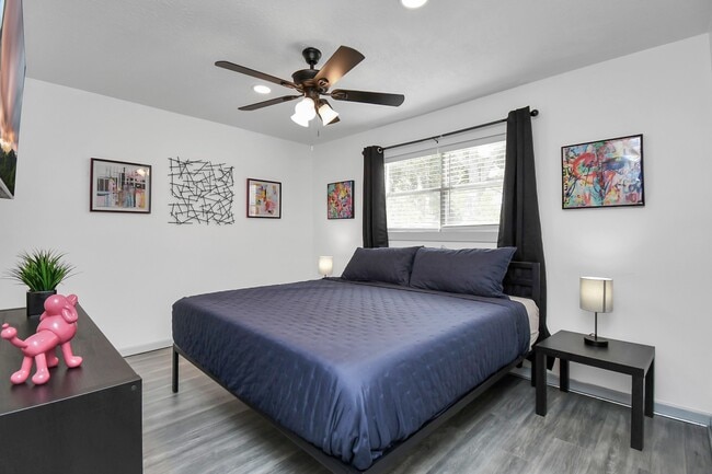 Building Photo - 15711 Creekhaven Dr