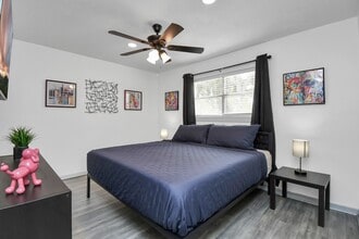 Building Photo - 15711 Creekhaven Dr